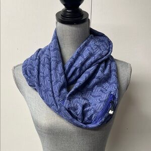 Chic Blue Patterned Women's Scarf with hidden pocket